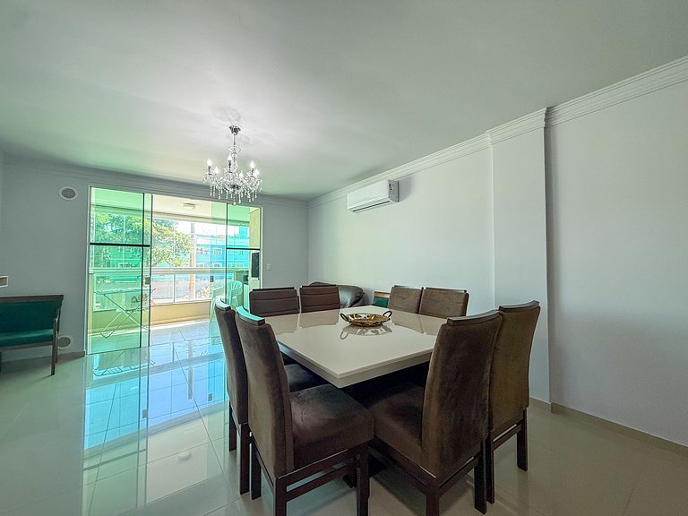 068 - Apartamento de três dormitórios na praia de Bombas