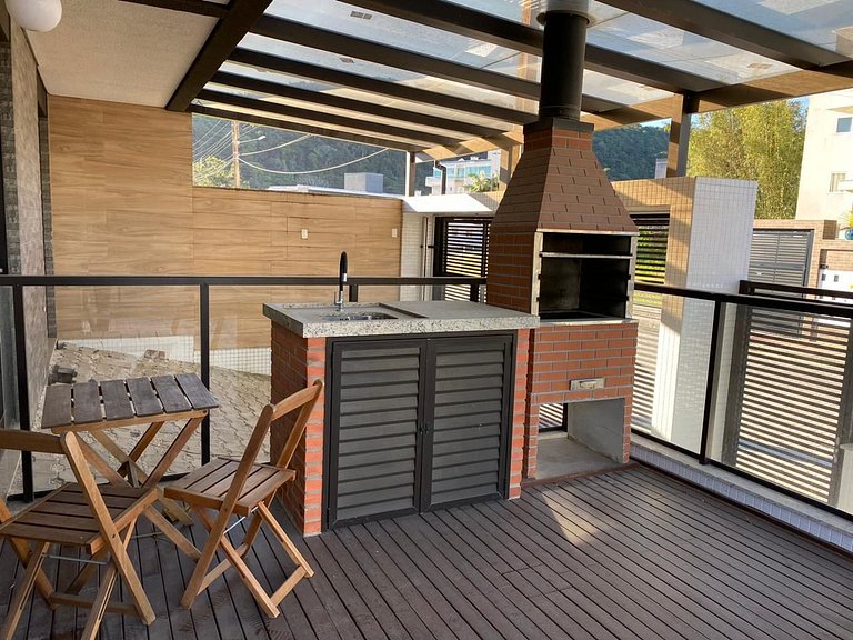 180 - Lindo apartamento com 02 suítes em Mariscal