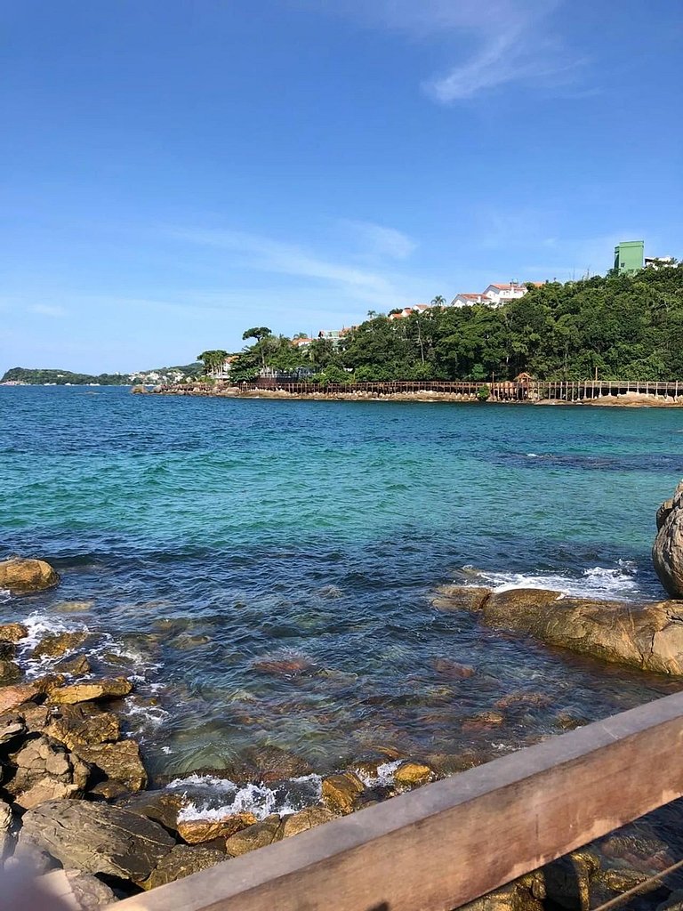 403 - Ótimo Apto com 02 dorm Praia de Bombas.