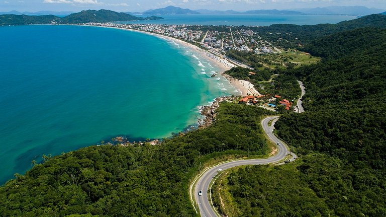 195 - Apartamento com 2 dormitórios a 50m da praia de Marisc