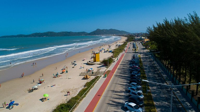 195 - Apartamento com 2 dormitórios a 50m da praia de Marisc
