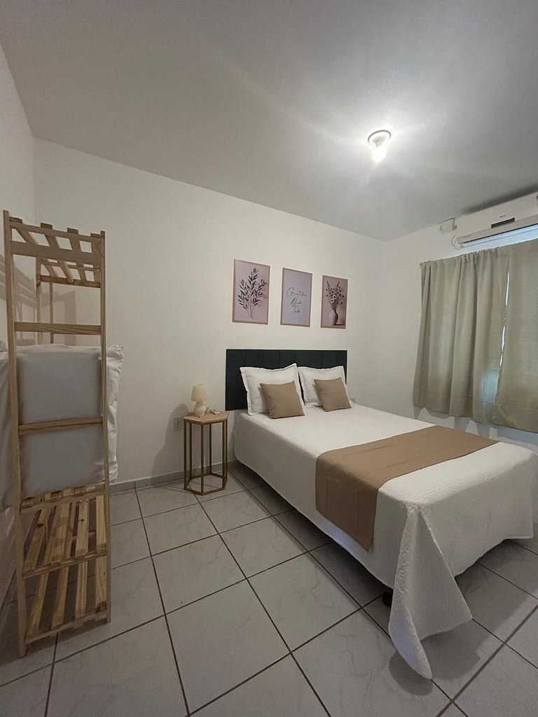 042 - Linda Casa Com 3 Quartos em Bombas