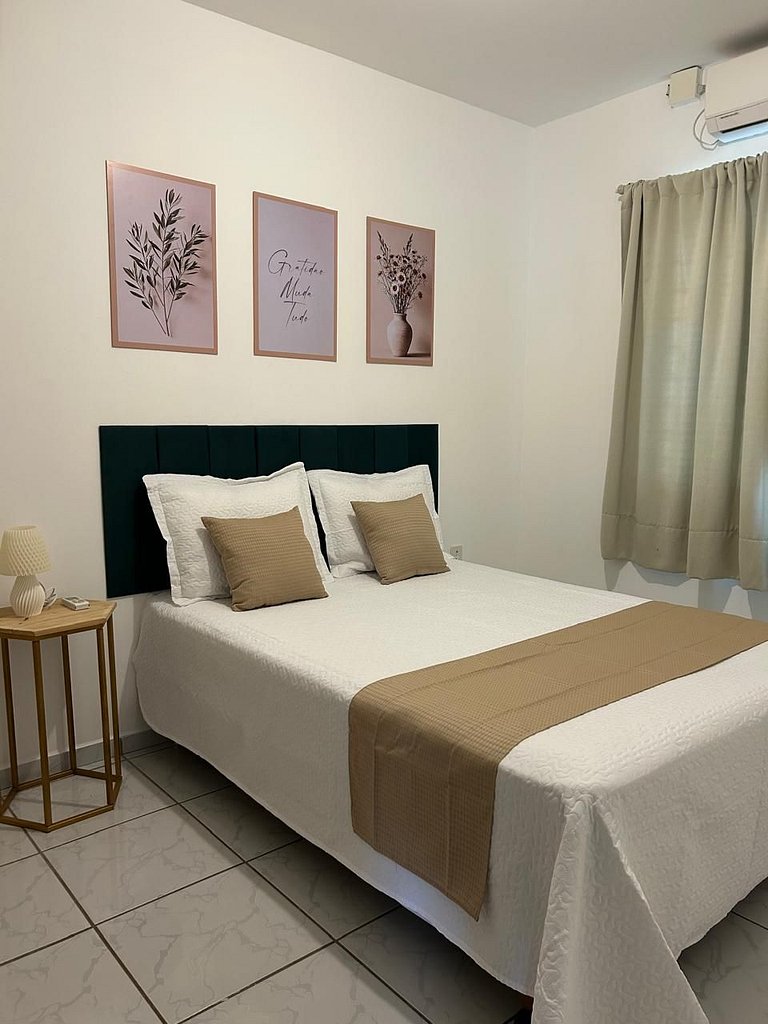 042 - Linda Casa Com 3 Quartos em Bombas