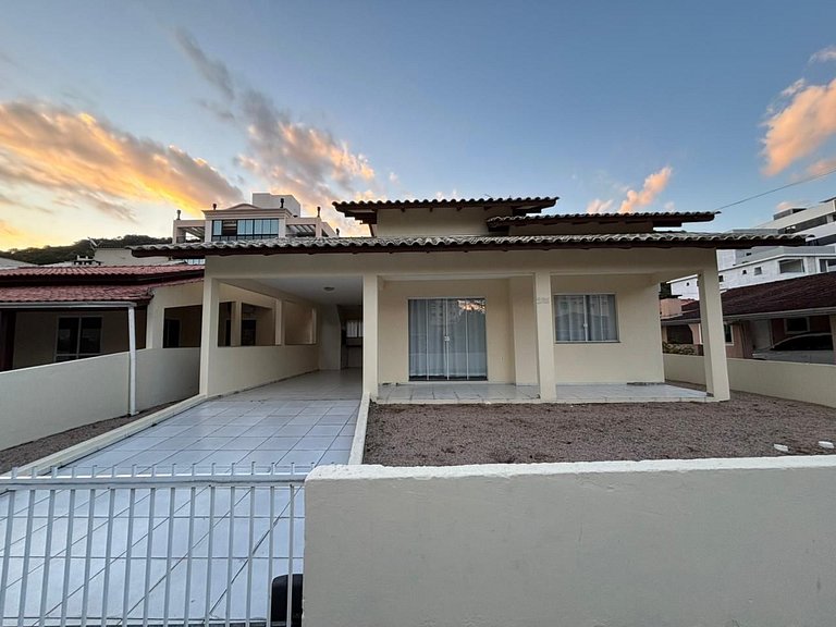 043 - Ótima Casa na Praia de Bombas