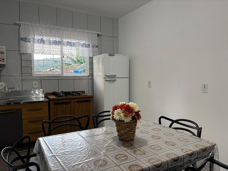 042 - Linda Casa Com 3 Quartos em Bombas