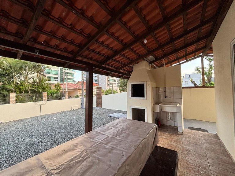 042 - Linda Casa Com 3 Quartos em Bombas