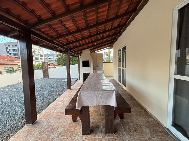 042 - Linda Casa Com 3 Quartos em Bombas