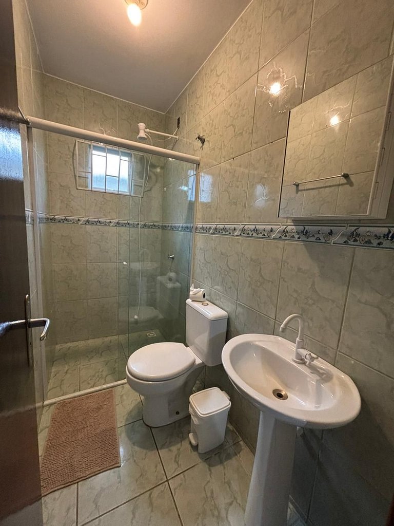 042 - Linda Casa Com 3 Quartos em Bombas