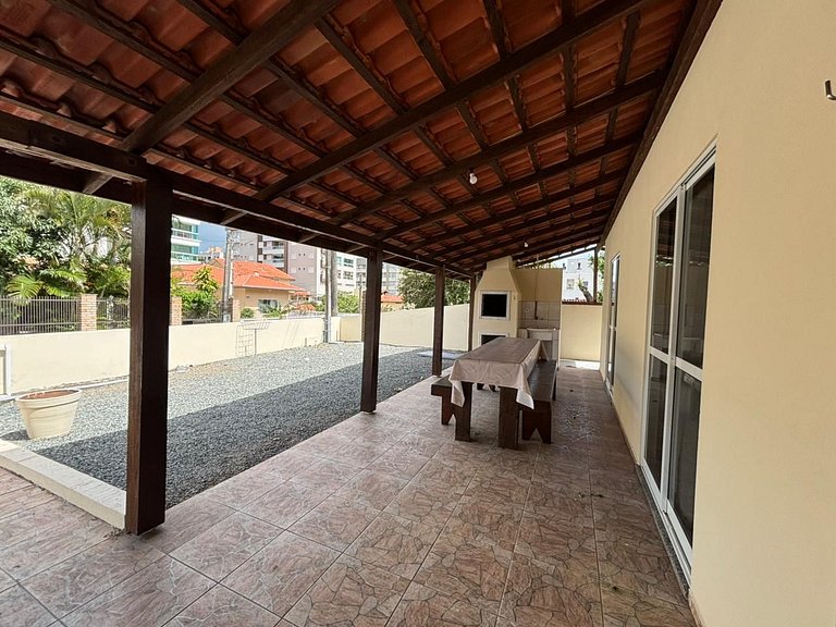 042 - Linda Casa Com 3 Quartos em Bombas