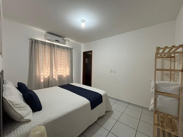 042 - Linda Casa Com 3 Quartos em Bombas