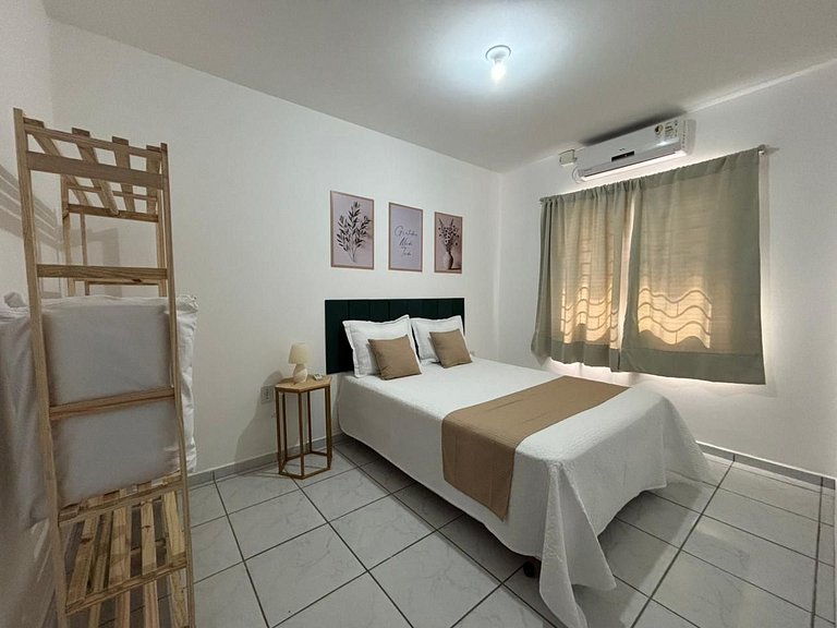 042 - Linda Casa Com 3 Quartos em Bombas