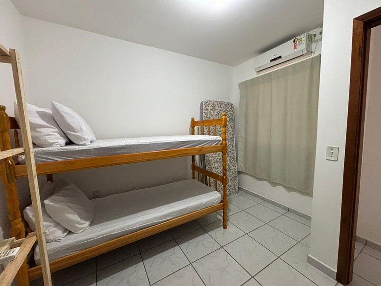 042 - Linda Casa Com 3 Quartos em Bombas