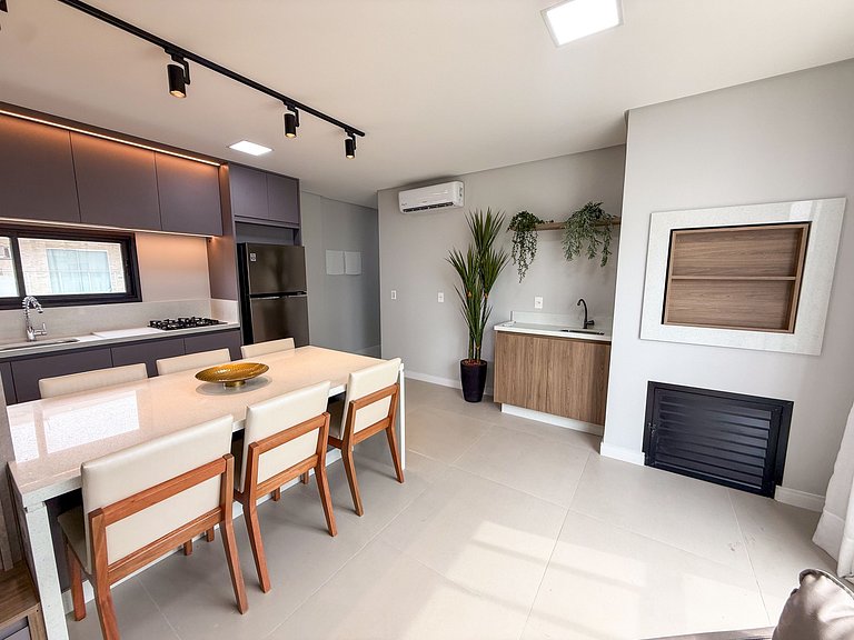 115 - Apto Bombinhas Centro 03 suítes