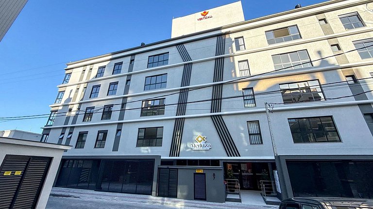 118 - Apto Bombinhas Centro com 03 suítes