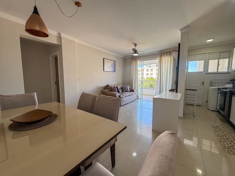 051 - Excelente Apartamento na Praia de Bombas