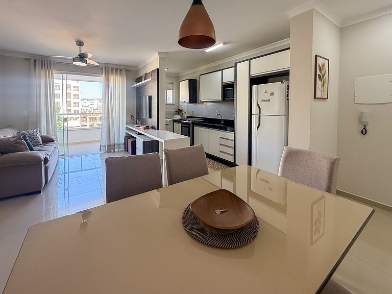 051 - Excelente Apartamento na Praia de Bombas