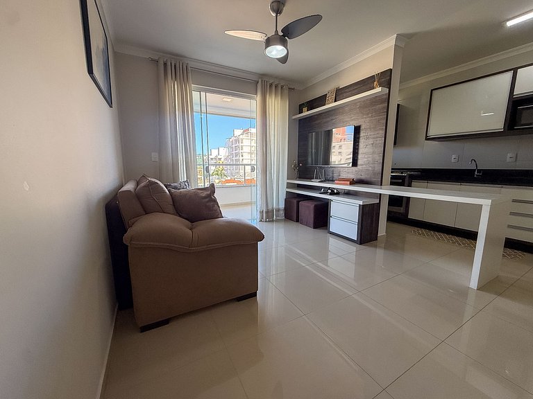 051 - Excelente Apartamento na Praia de Bombas