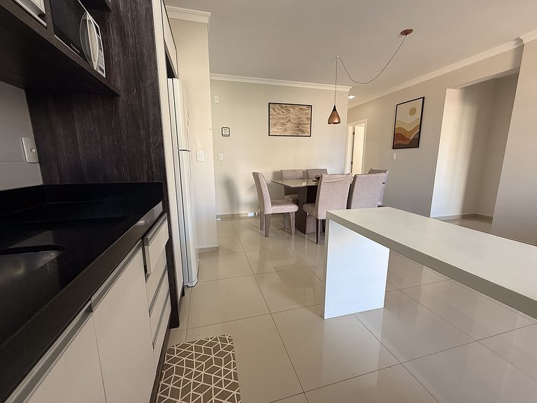 051 - Excelente Apartamento na Praia de Bombas