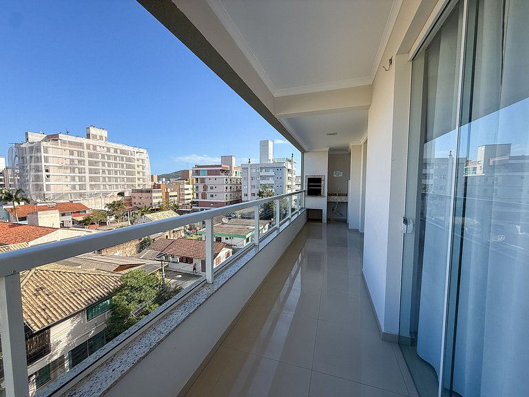 051 - Excelente Apartamento na Praia de Bombas