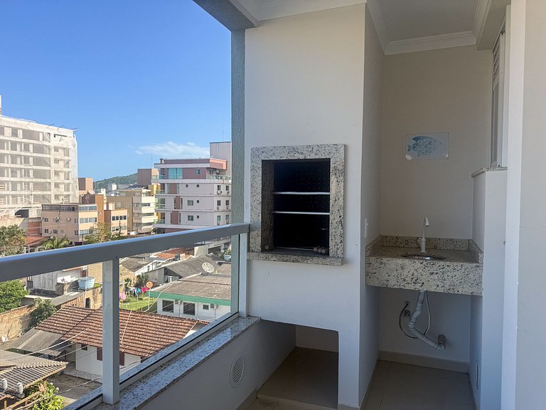 051 - Excelente Apartamento na Praia de Bombas