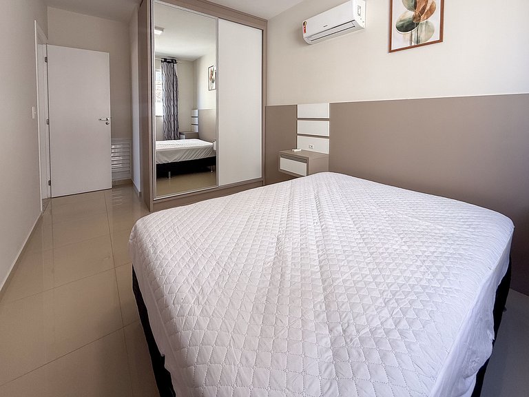 051 - Excelente Apartamento na Praia de Bombas