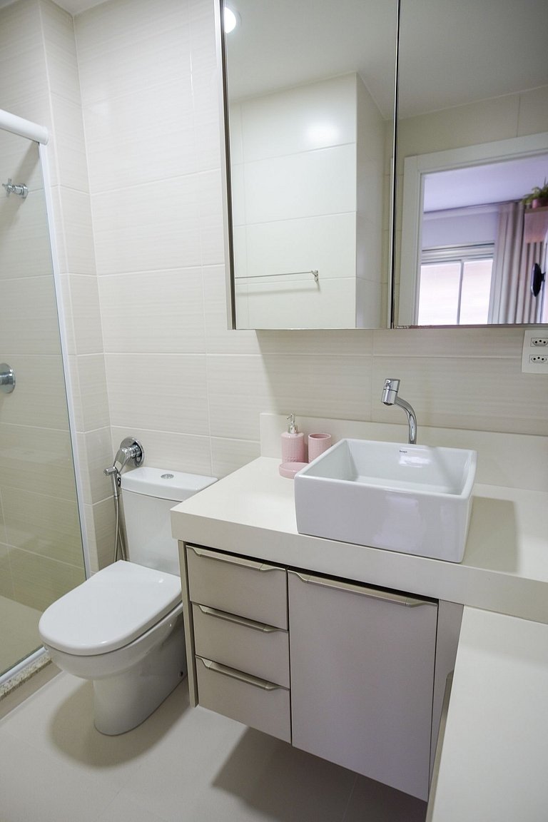 120 - Apto Bombinhas Centro 04 Dormitórios