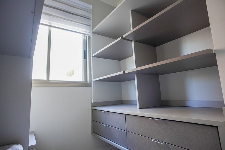 120 - Apto Bombinhas Centro 04 Dormitórios