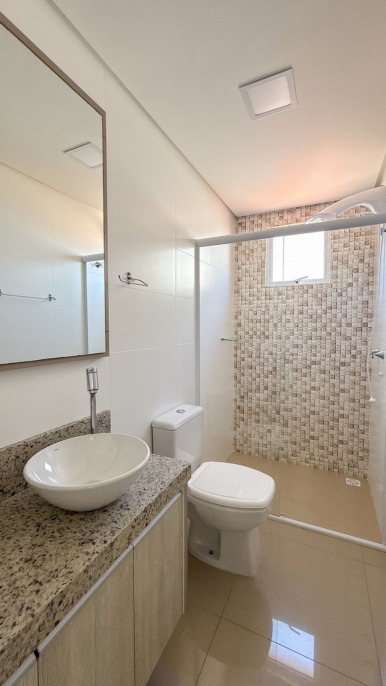 405 -Apto com Ótima localização na praia de Bombas