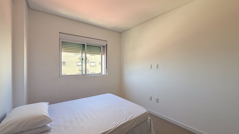 405 -Apto com Ótima localização na praia de Bombas