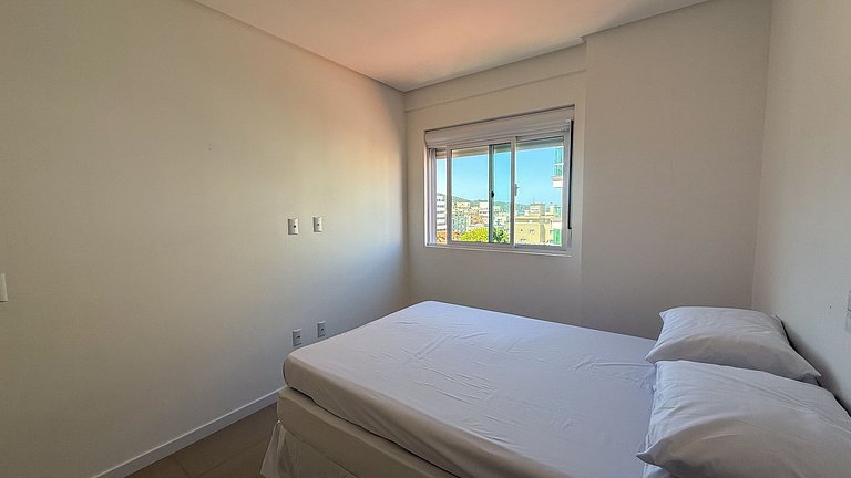 405 -Apto com Ótima localização na praia de Bombas