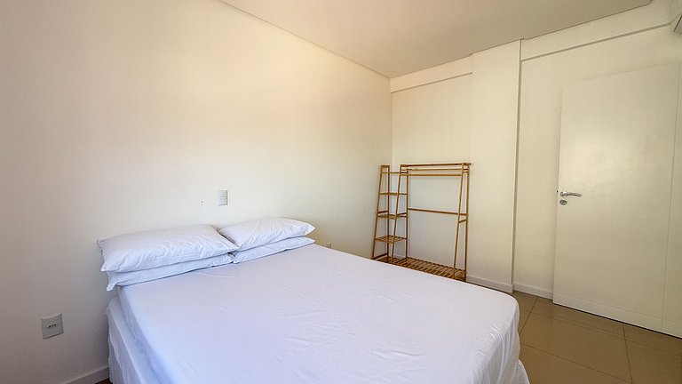 405 -Apto com Ótima localização na praia de Bombas