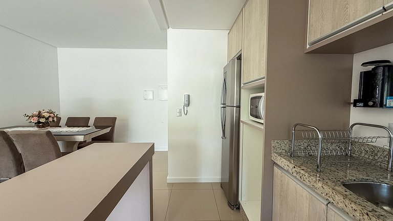 405 -Apto com Ótima localização na praia de Bombas