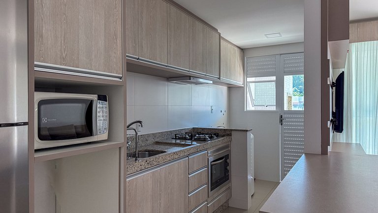 405 -Apto com Ótima localização na praia de Bombas