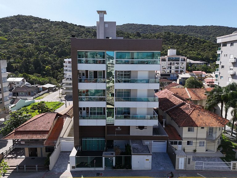 405 -Apto com Ótima localização na praia de Bombas