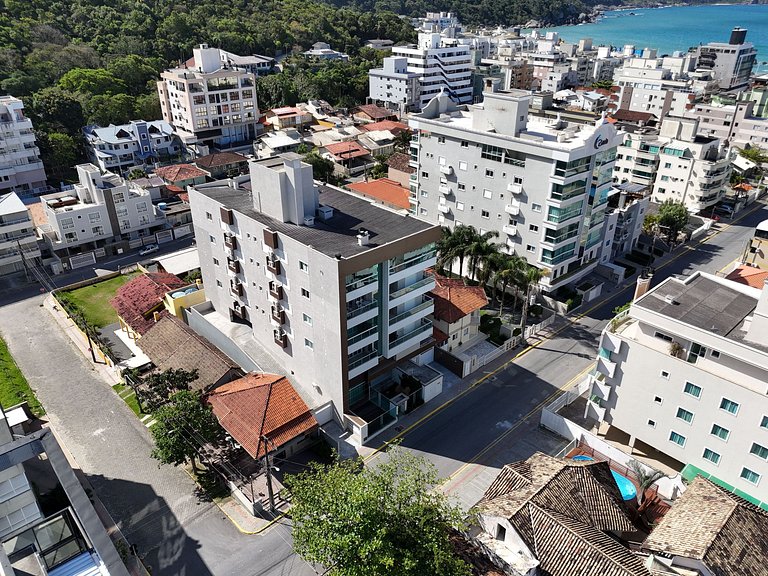 405 -Apto com Ótima localização na praia de Bombas