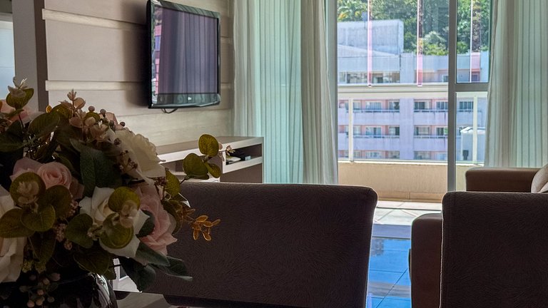 405 -Apto com Ótima localização na praia de Bombas