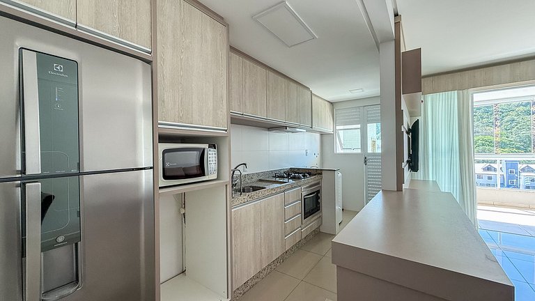 405 -Apto com Ótima localização na praia de Bombas