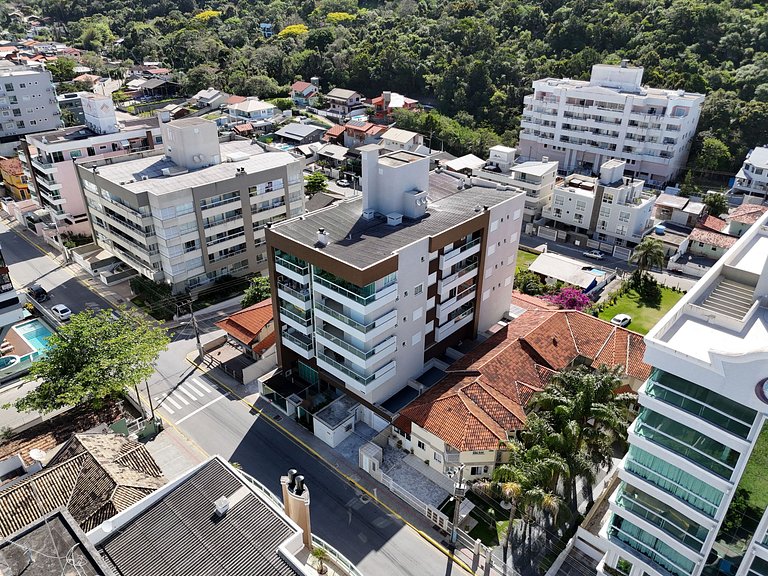 405 -Apto com Ótima localização na praia de Bombas