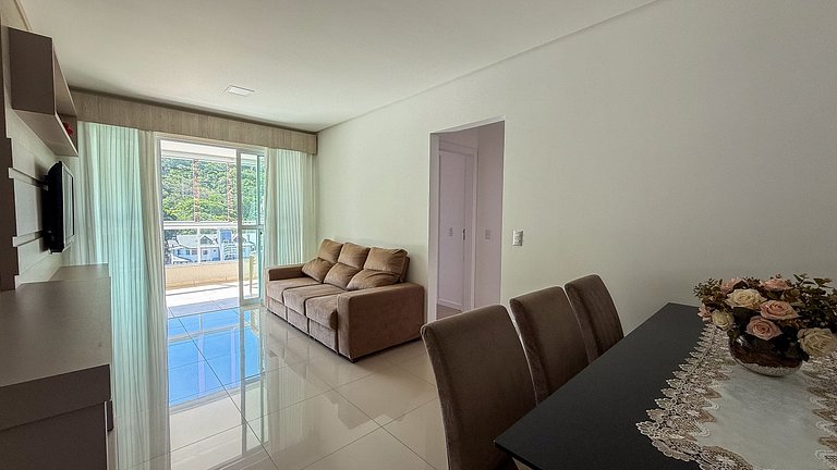 405 -Apto com Ótima localização na praia de Bombas