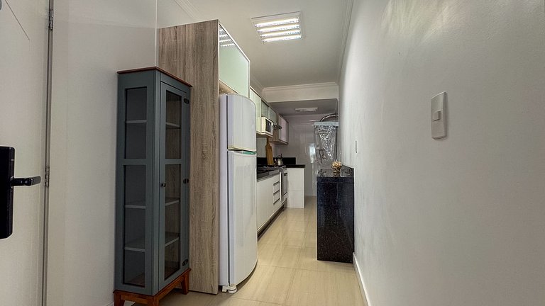 044 - Incrível apto a 100m da praia de Bombas