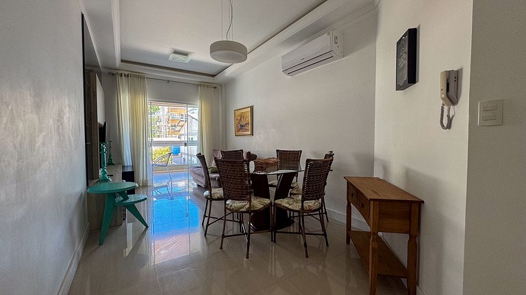 044 - Incrível apto a 100m da praia de Bombas