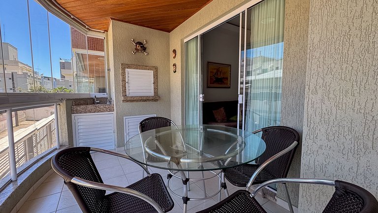 044 - Incrível apto a 100m da praia de Bombas