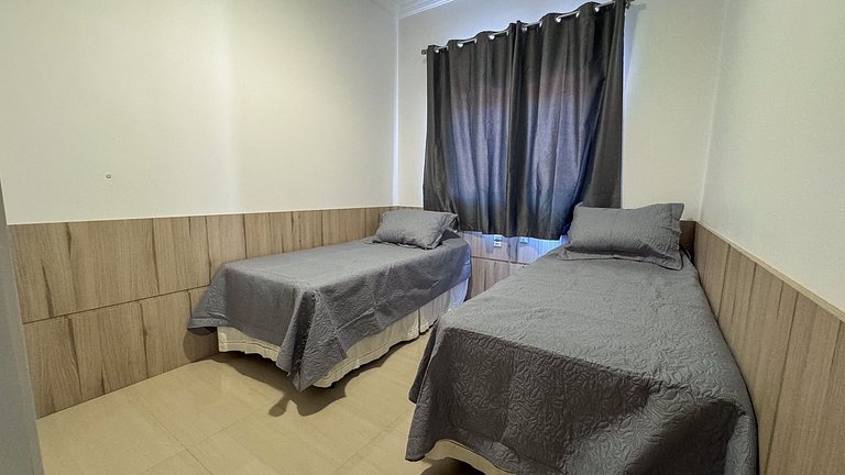 044 - Incrível apto a 100m da praia de Bombas