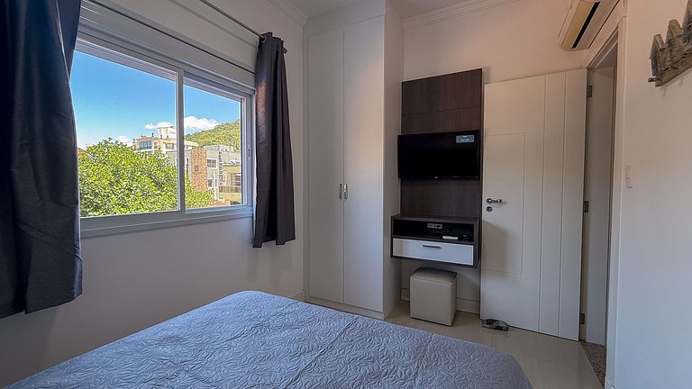 044 - Incrível apto a 100m da praia de Bombas