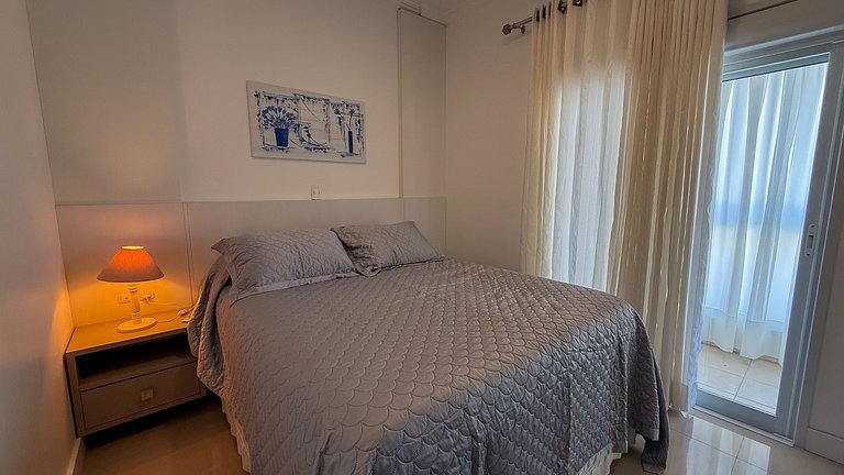 044 - Incrível apto a 100m da praia de Bombas