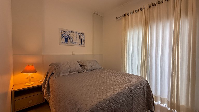 044 - Incrível apto a 100m da praia de Bombas