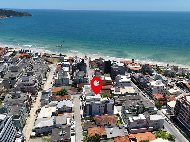 044 - Incrível apto a 100m da praia de Bombas