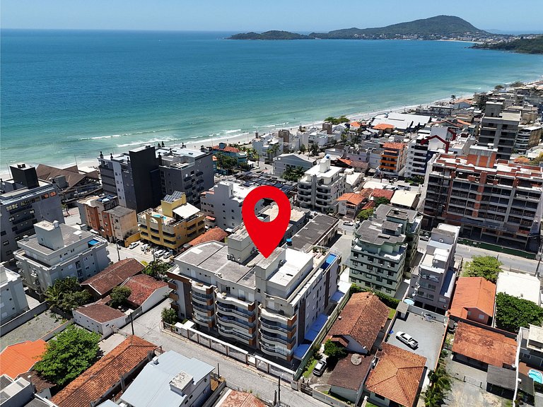 044 - Incrível apto a 100m da praia de Bombas