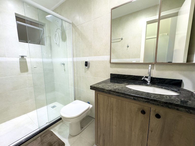 246 - Apartamento poucos passos da Praia de Bombas