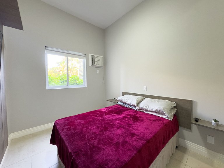 246 - Apartamento poucos passos da Praia de Bombas